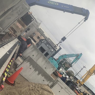 L型擁壁及び縁石設置工事